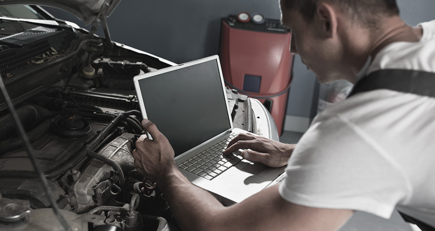 mechaninc using laptop computer to run car diagnostics - Car Diagnostics in Nottingham